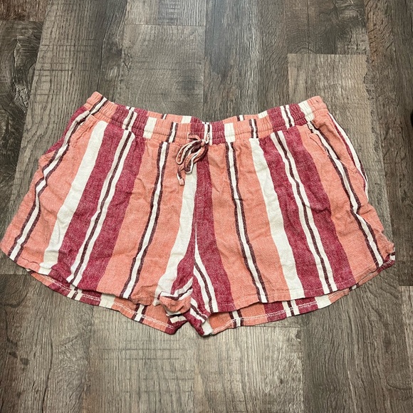 Stripped Shorts - Picture 1 of 3